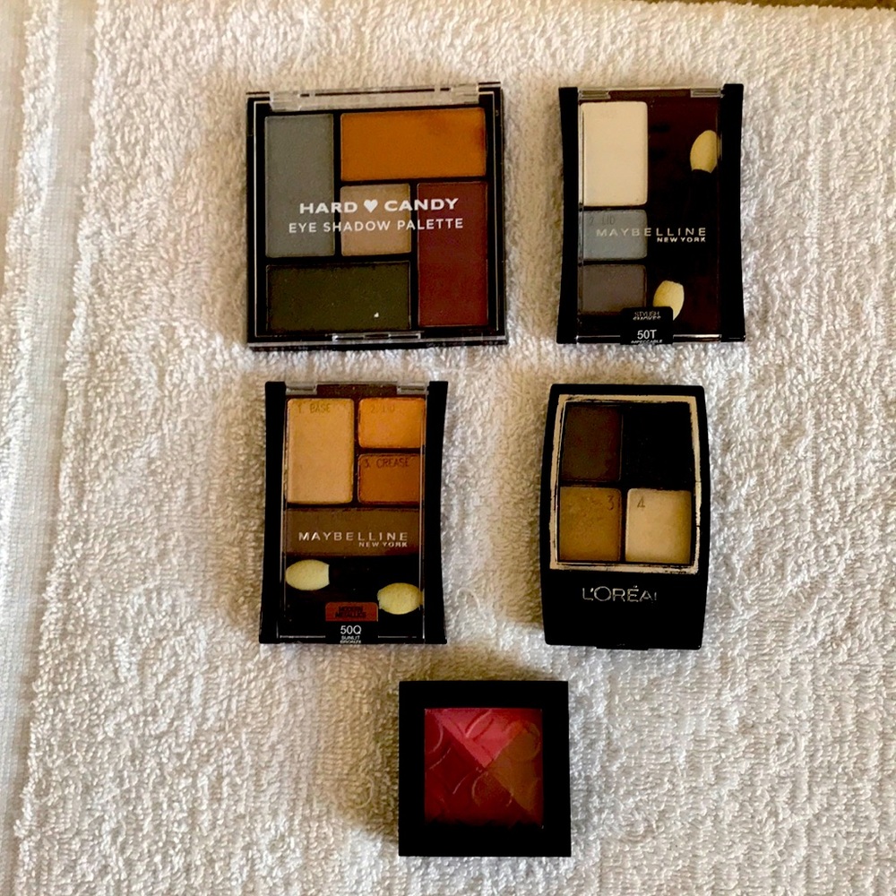 Makeup- 4 eyeshadows and 1 blush kit